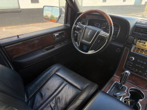 2016 Lincoln Navigator Select