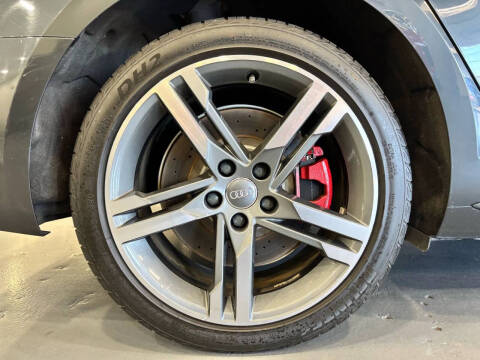 2017 Audi A4 2.0T quattro Prestige