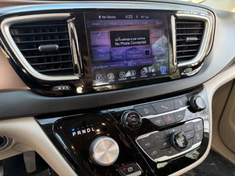2017 Chrysler Pacifica Touring-L