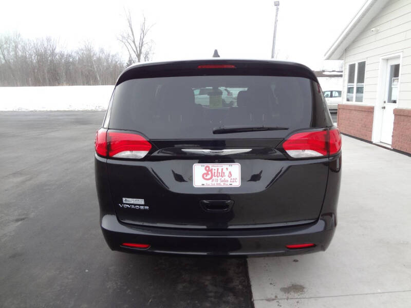 2021 Chrysler Voyager LX