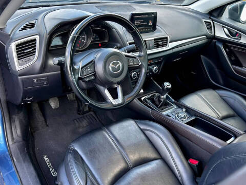 2018 Mazda MAZDA3 Touring