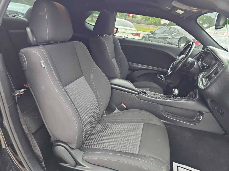 2022 Dodge Challenger SXT