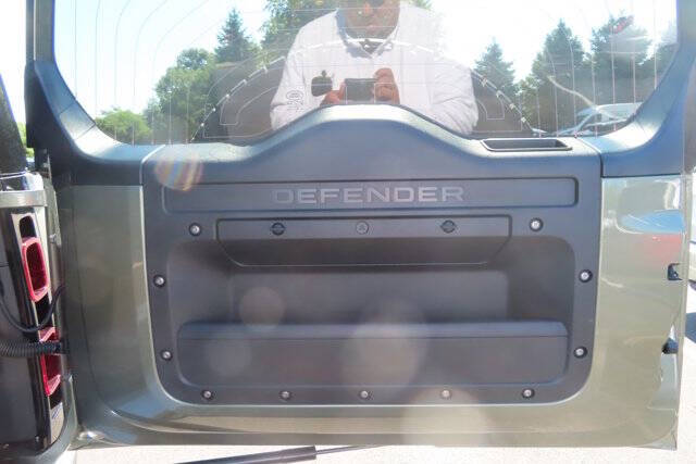 2024 Land Rover Defender 110 P300 S