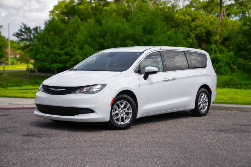 2023 Chrysler Voyager LX