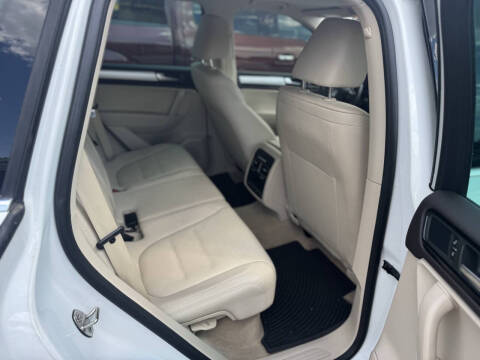 2014 Volkswagen Touareg V6 Lux