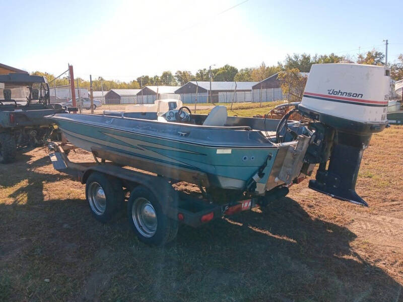 1983 Hydrasport 17'  Boat with Trailer
