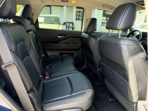 2023 Nissan Pathfinder SL