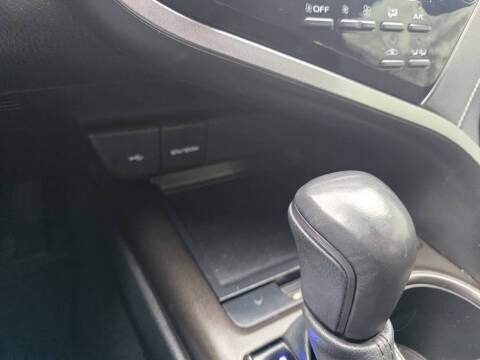 2022 Toyota Camry Hybrid SE