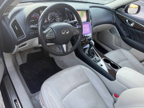 2017 Infiniti Q50 Hybrid Premium