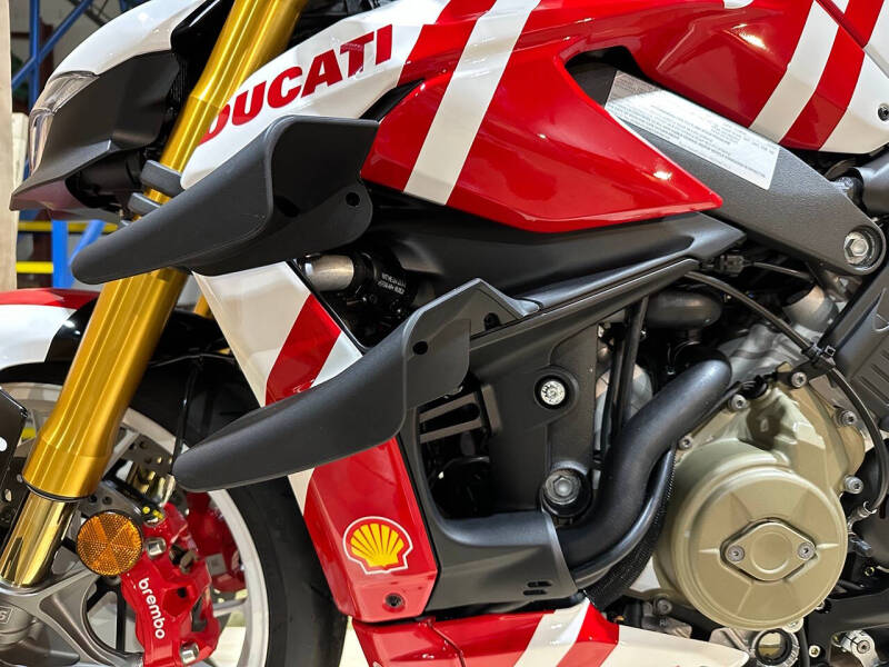 2025 Ducati Streetfighter V4 Supreme