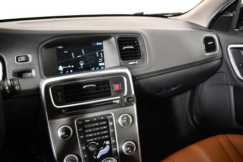 2015 Volvo V60 Cross Country T5