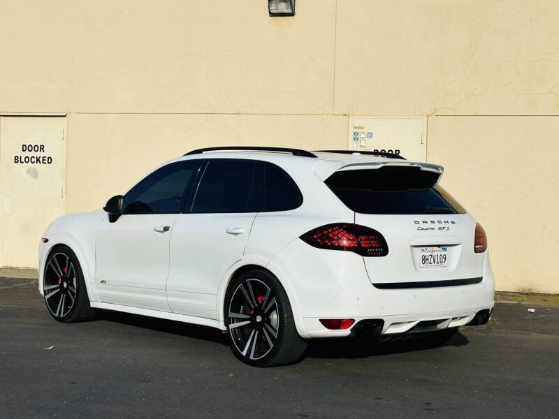 2013 Porsche Cayenne GTS