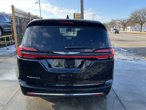 2025 Chrysler Pacifica Select