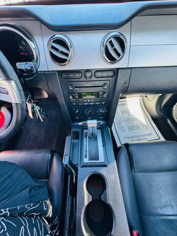 2007 Ford Mustang V6 Deluxe