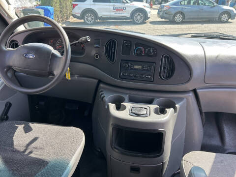 2003 Ford E-Series E-150 Base