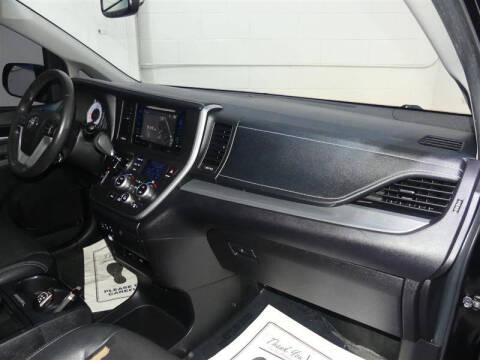 2017 Toyota Sienna SE Premium 8-Passenger