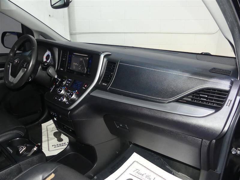 2017 Toyota Sienna SE Premium 8-Passenger