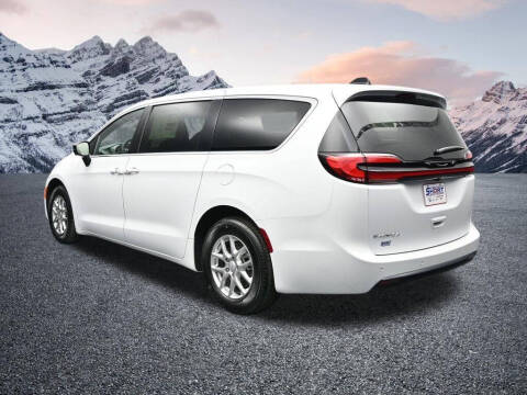 2027 Chrysler Pacifica Select