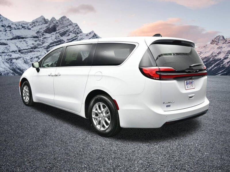 2027 Chrysler Pacifica Select