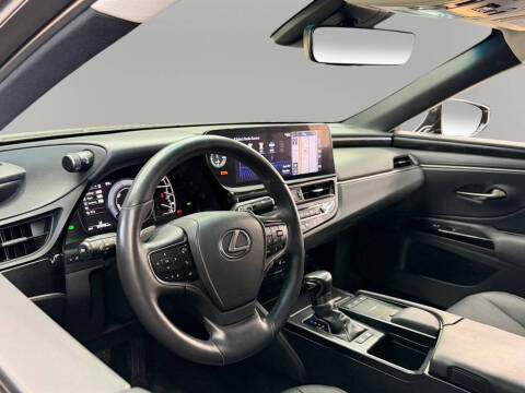 2022 Lexus ES 300h