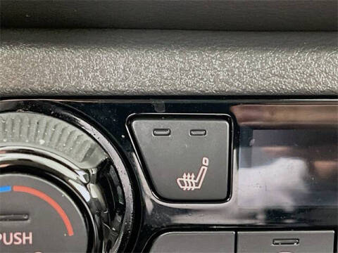 2022 Nissan Kicks SR