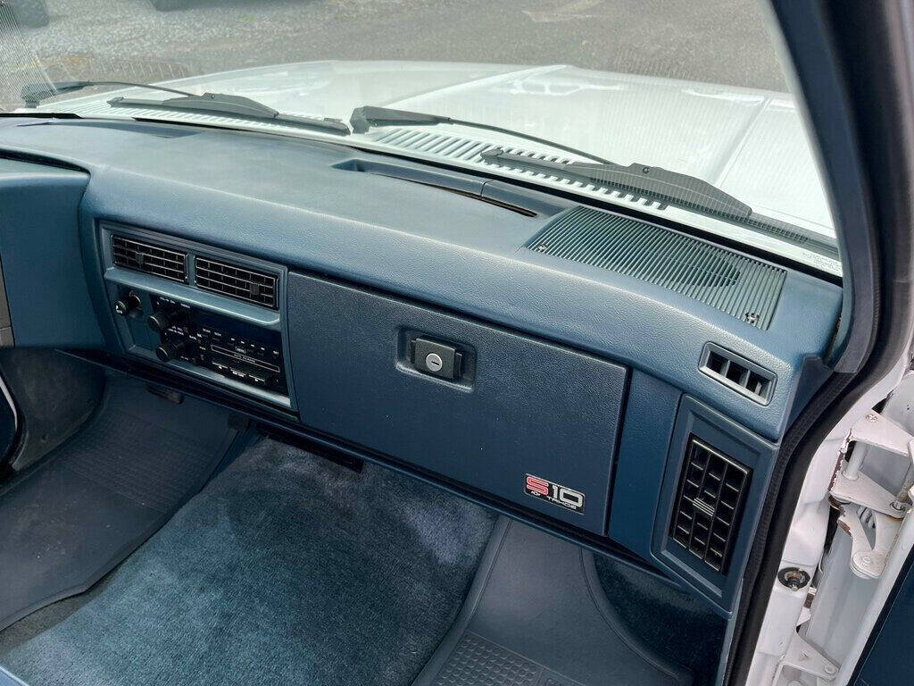 1993 Chevrolet S-10 35