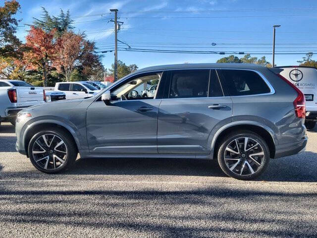2022 Volvo XC90 T6 Momentum 6-Passenger