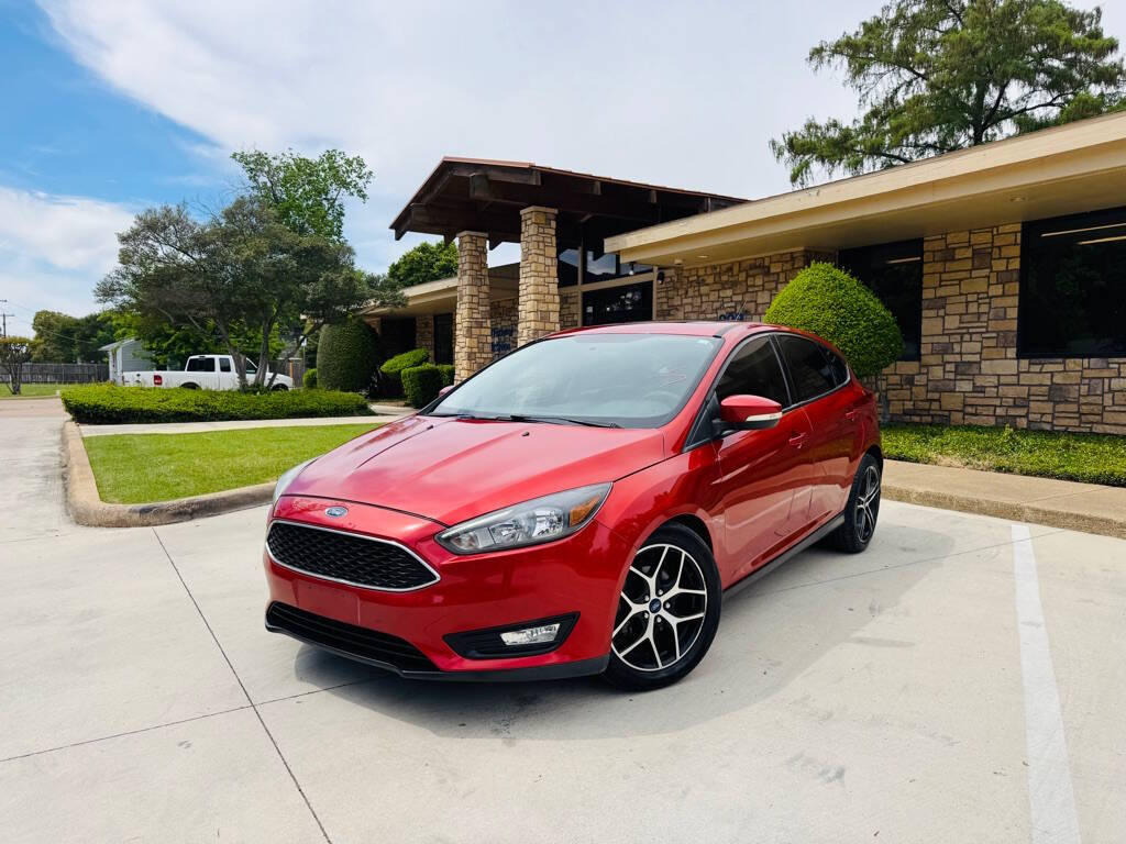 Red 2018 Ford Focus SEL SEL 4dr Hatchback 1