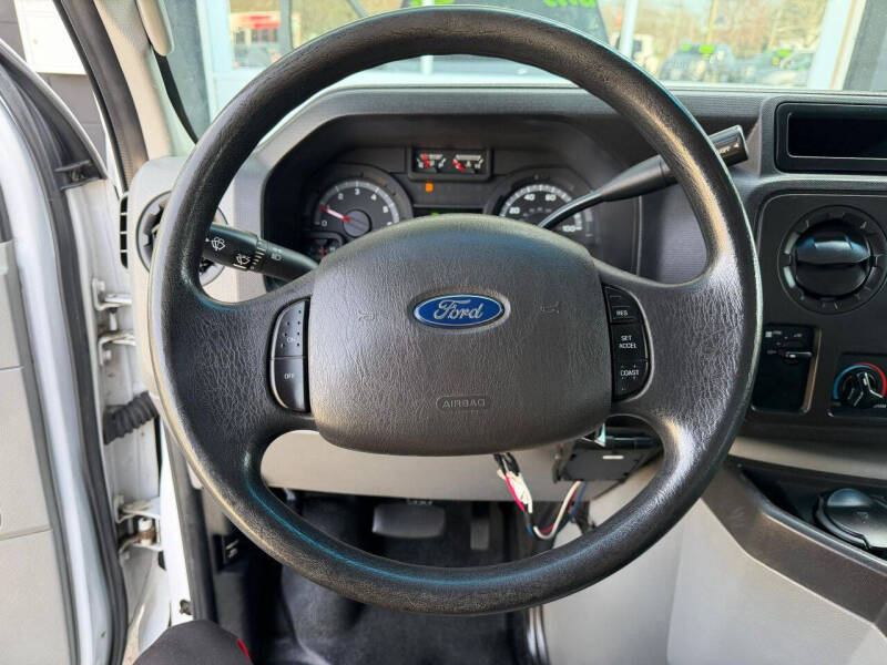 2014 Ford E-Series E-350 SD