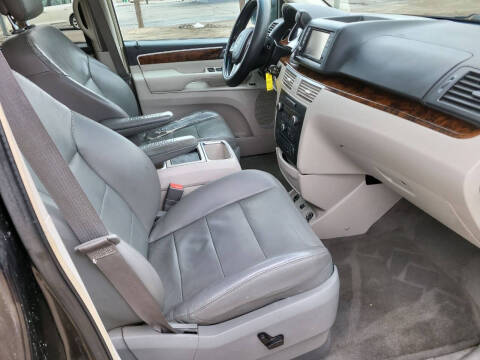 2011 Volkswagen Routan SEL Premium