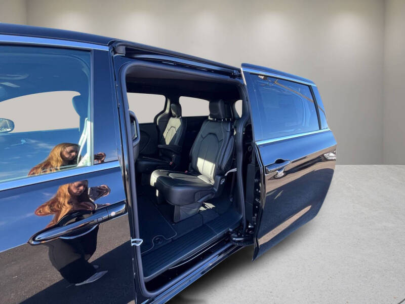 2026 Chrysler Voyager LX