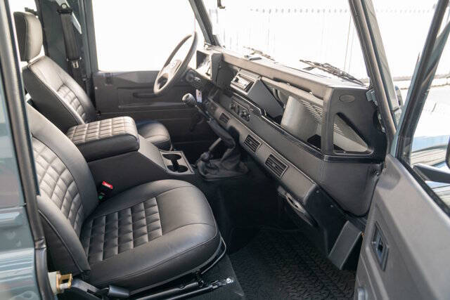 1995 Land Rover Defender 31