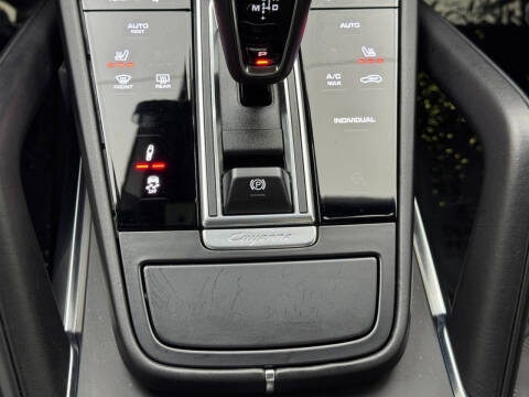 2022 Porsche Cayenne Turbo S E-Hybrid Coupe