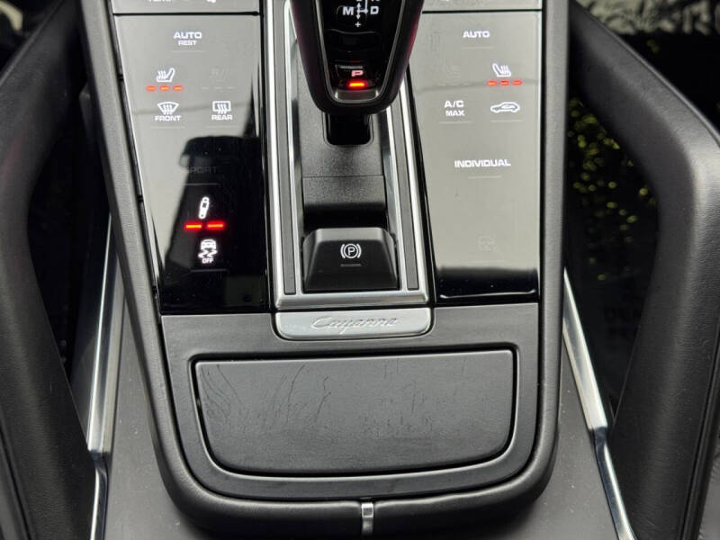 2022 Porsche Cayenne Turbo S E-Hybrid Coupe