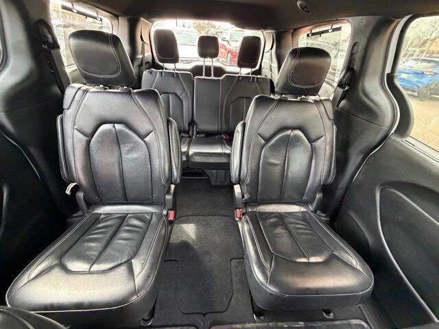 2022 Chrysler Pacifica Touring L