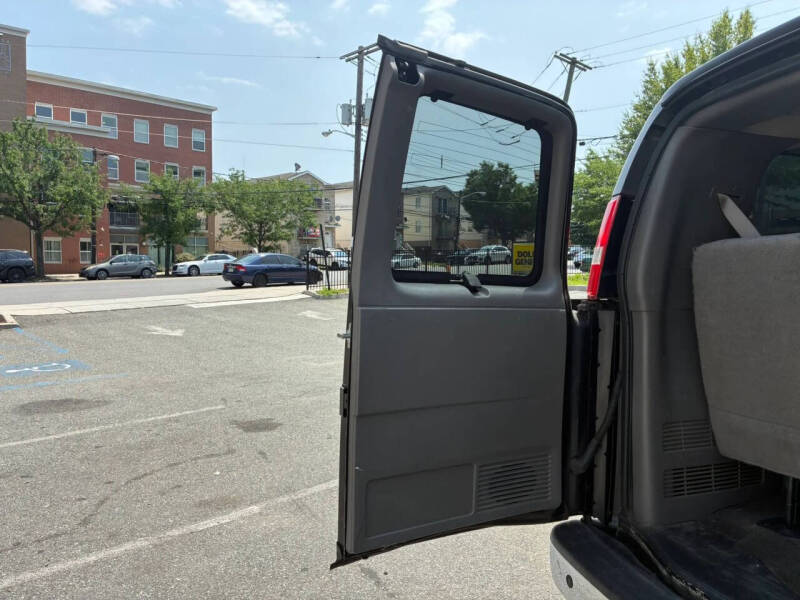 2017 GMC Savana LT 3500