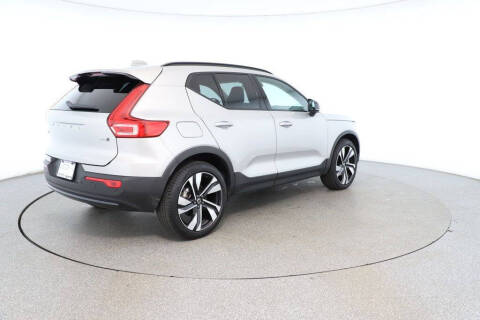 2024 Volvo XC40 B5 Plus Dark Theme