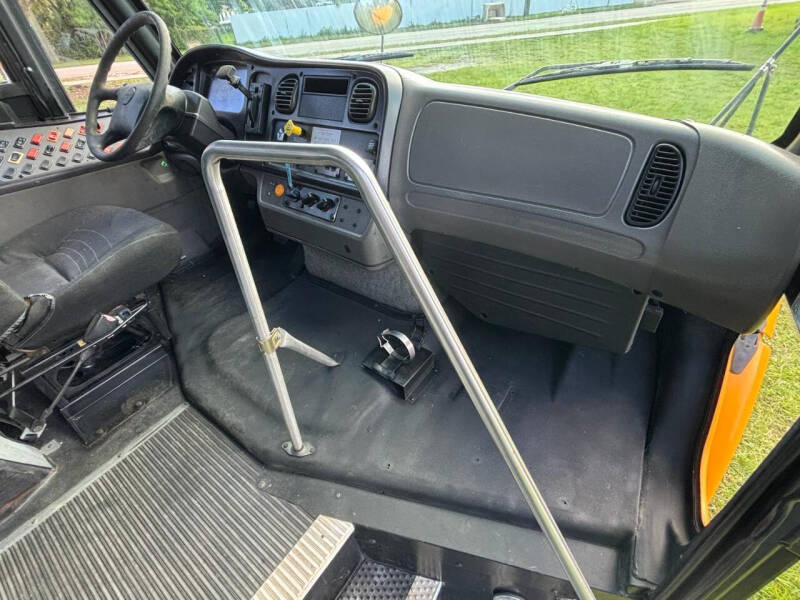 2010 Freightliner B2 Chassis