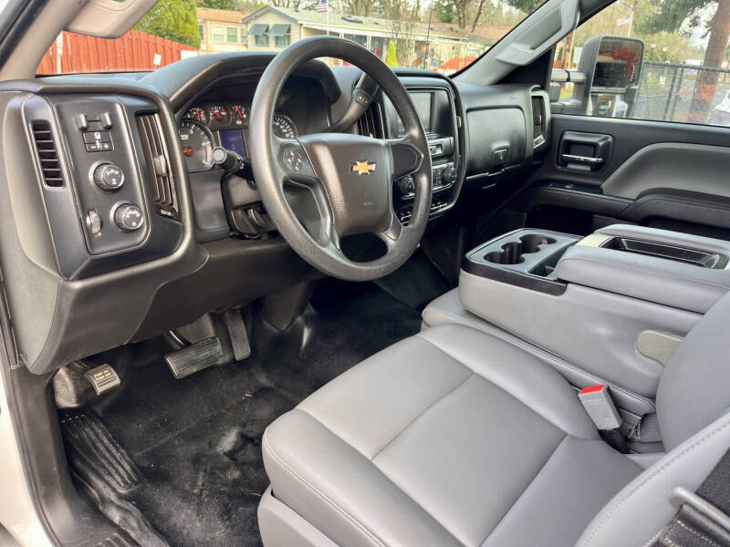 2022 Chevrolet Silverado 5500HD