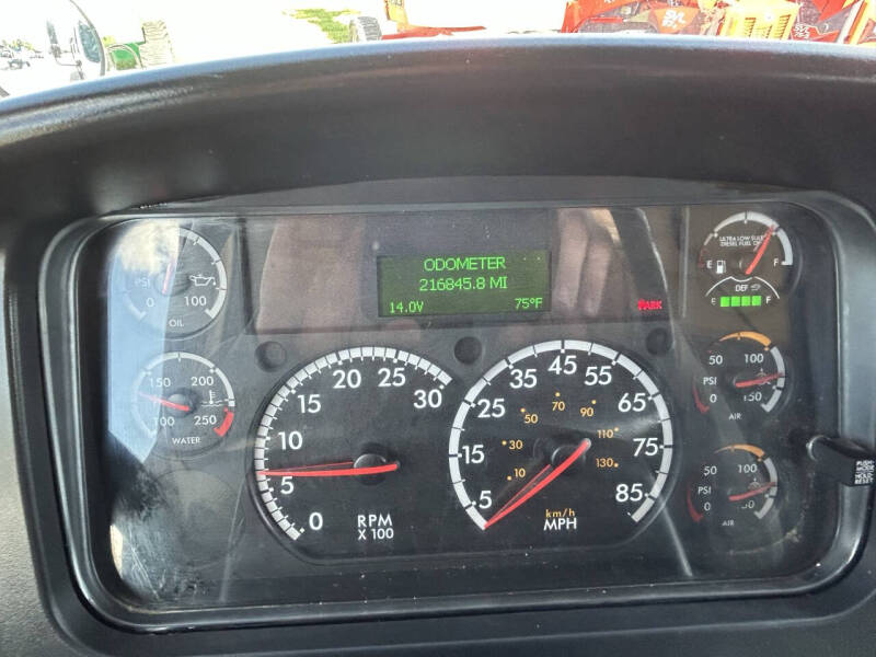 2017 Freightliner M2106 Truck