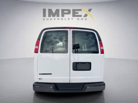 2023 Chevrolet Express 2500