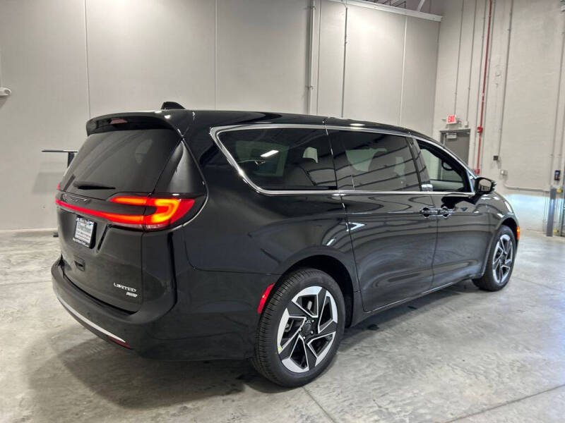 2027 Chrysler Pacifica Limited