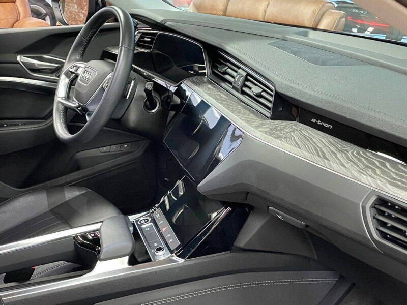 2021 Audi e-tron quattro Premium