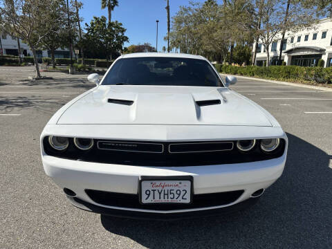 2016 Dodge Challenger SXT Plus
