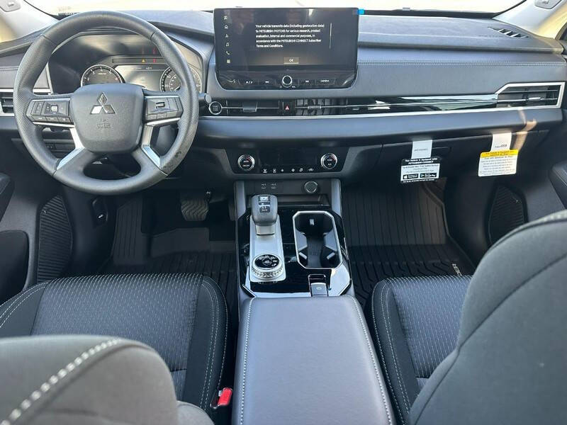 2025 Mitsubishi Outlander ES