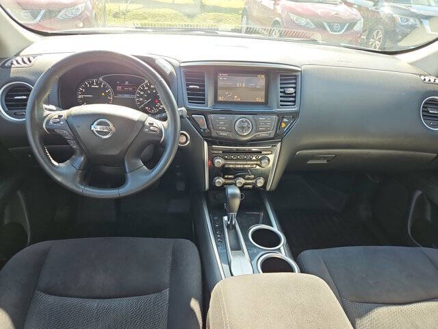 2016 Nissan Pathfinder SV