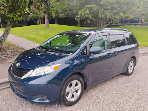 2011 Toyota Sienna LE 7-Passenger Auto Access Seat