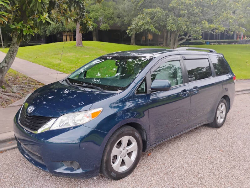 2011 Toyota Sienna LE 7-Passenger Auto Access Seat