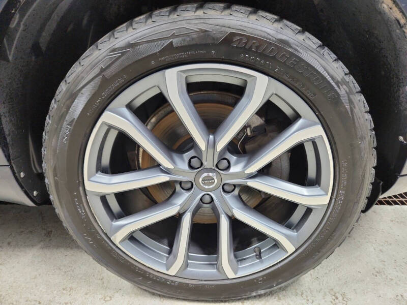 2017 Volvo XC90 T6 Momentum