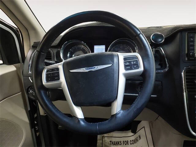 2016 Chrysler Town and Country Touring